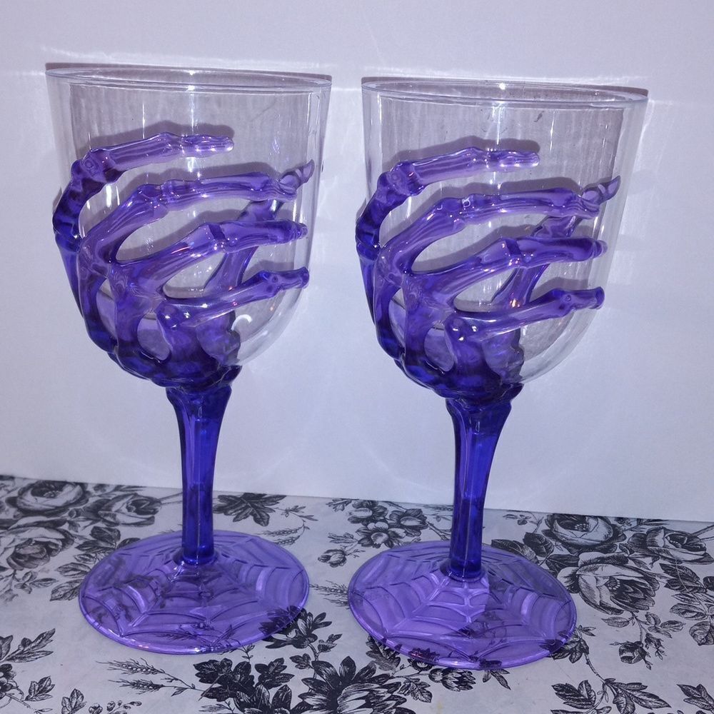 Skeleton Hand Plastic Halloween Wine Drinking Glasses Set of 2 NWT